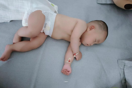 华容宝宝几个月可以吃水果